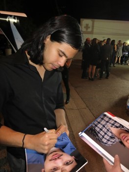 Carlos Valdes autograph