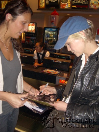 Laura Harris signs for Autograph World on 10 15 2008 at Chinese Theater 