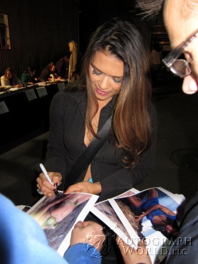 Celebrity Autographs on Nia Peeples Signs For Autograph World On 11 6 2010 At Blackwider