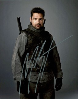 Manu Bennett autograph