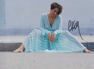 Cynthia Kaye McWilliams autograph