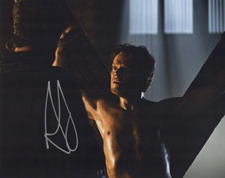 Alfie Allen autograph