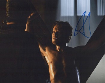 Alfie Allen autograph