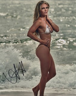 Amberly Nicole autograph