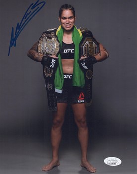 Amanda Nunes autograph