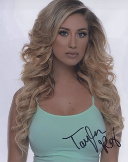 Taylor Ray autograph