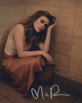 Melissa Roxburgh autograph