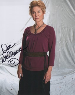 Dee Wallace autograph