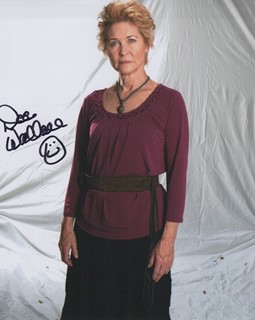 Dee Wallace autograph