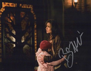 Bailee Madison autograph