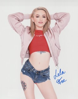 Lola Fae autograph