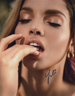 Yoli Lara autograph