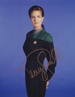 Terry Farrell autograph