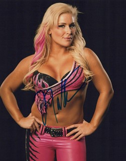 Natalya Neidhart autograph