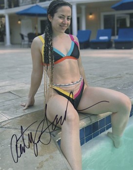 Courtney Sanderson autograph