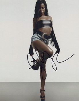 Taylour Paige autograph