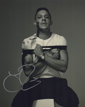 Theo Rossi autograph