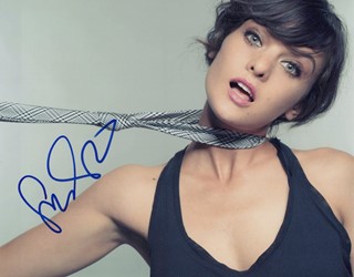 Frankie Shaw autograph