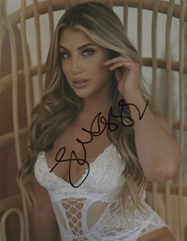 Aliciya Flores autograph