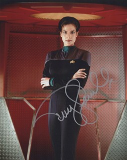 Terry Farrell autograph