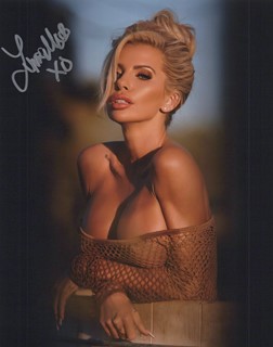 Lynnie Marie autograph