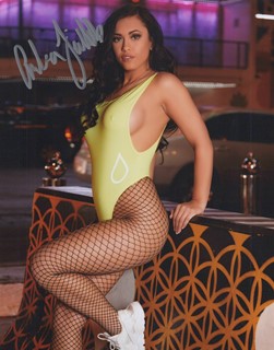 Amber Fields autograph