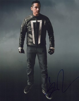 Gabriel Luna autograph