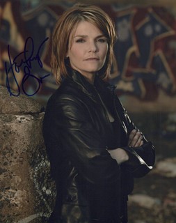 Kathryn Erbe autograph