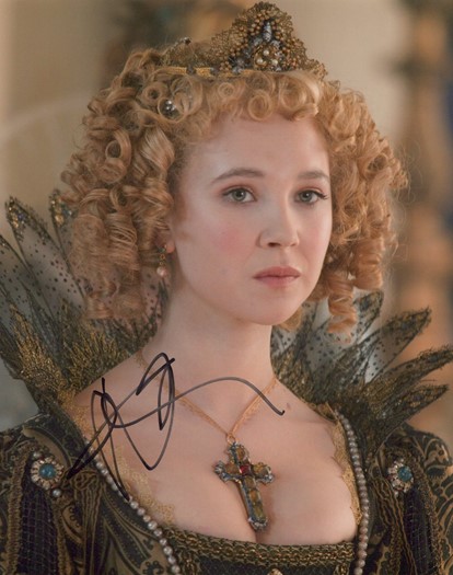 Juno Temple autograph