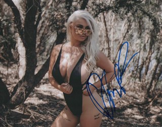 Chloe Michelle autograph