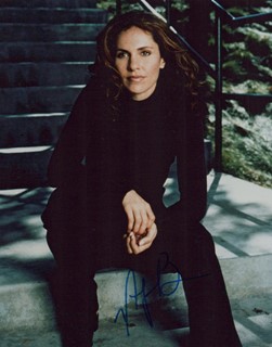 Amy Brenneman autograph