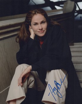 Amy Brenneman autograph