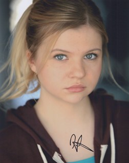 Hannah Swain autograph