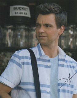 Drew Tarver autograph