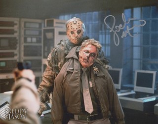 Lochlyn Munro autograph