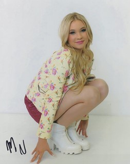 Mia Nina autograph