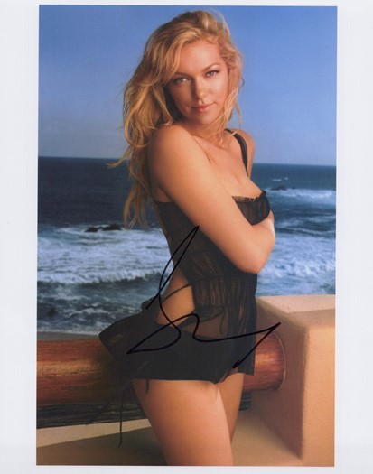 Laura Prepon autograph