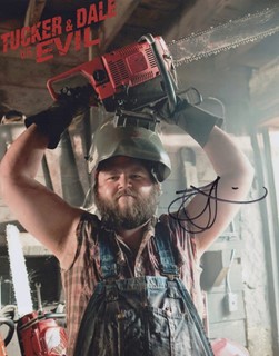 Tyler Labine autograph