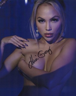 Mia Gray autograph