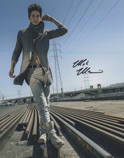 Milo Manheim autograph