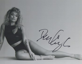 DaniLeigh autograph