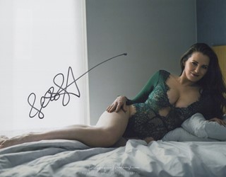 Jess Leann autograph