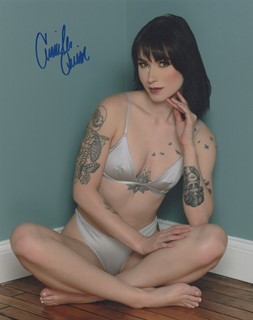 Camila Quinn autograph