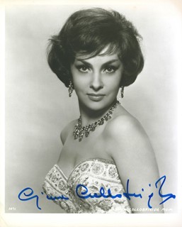 Gina Lollobrigida autograph