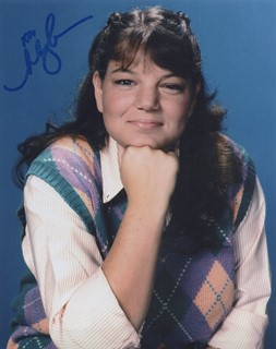 Mindy Cohn autograph