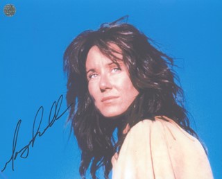 Mary McDonnell autograph