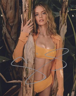 Samara Weaving autograph