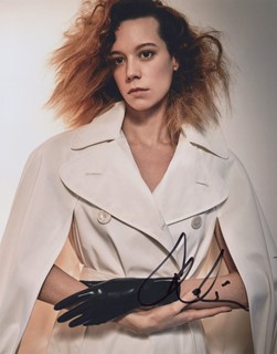 Chloe Pirrie autograph