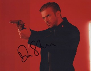 Dan Stevens autograph