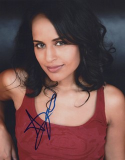 Agam Darshi autograph